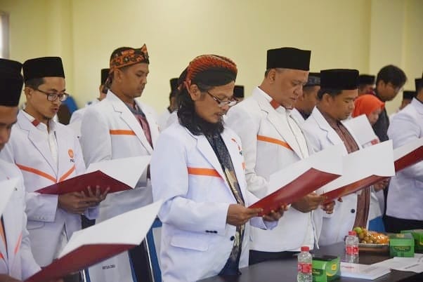 Pengurus Baru DPTD PKS Kab. Semarang Membaca Ikrar Pelantikan